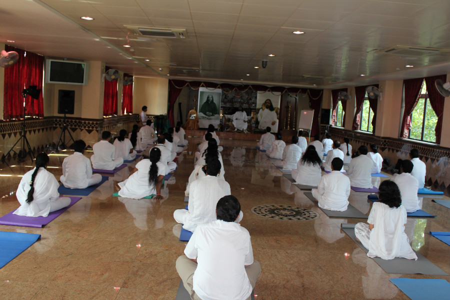 10 Divine Souls with Guru Mahan